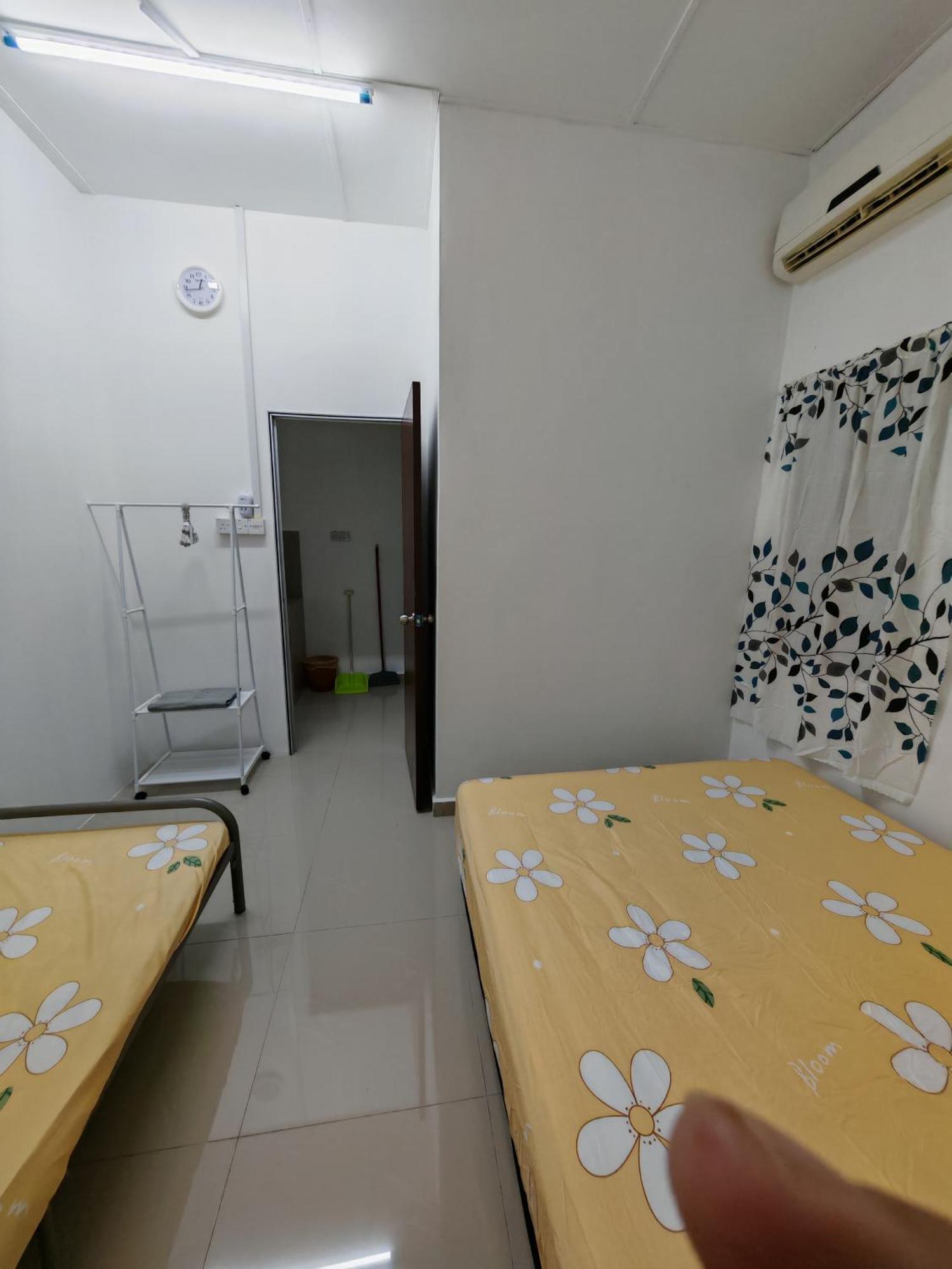 Homestay Banting #2, Islam, 2Bilik-7Pax, #Bilik1# 2Bed-2Tilamyoga-1Aircon, #Bilik2# 2Bed-Kipas, #Hall# Sofa-Kipas-Tv-Iron, #Dapur# Stove-Kettle-Periuknasi, #No Towel Εξωτερικό φωτογραφία